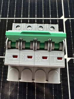 เบรกเกอร์ DC แบรนด์ SUNTREE SL7N-63 ขนาด 20A/4P 1000VDC