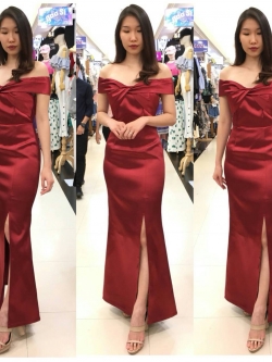 ชุดออกงาน/ชุดไปงานแต่งงานสีแดง เปิดไหล่จีบโบว์หน้า กระโปรงยาวผ่าหน้า L XL 2XL 3XL