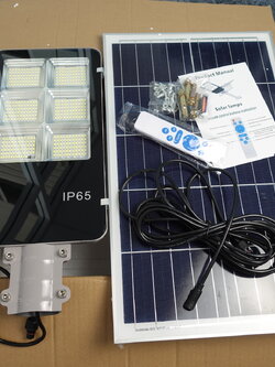 โคมไฟโซล่าเซลล์ ขนาด 300 วัตต์