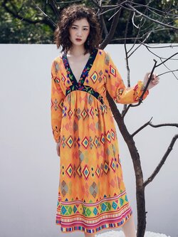 ชุดเดรสยาวสีเหลืองลายโบฮีเมียน แฟชั่นเที่ยวทะเลสวยๆ ชุดเดินเล่นริมทะเล