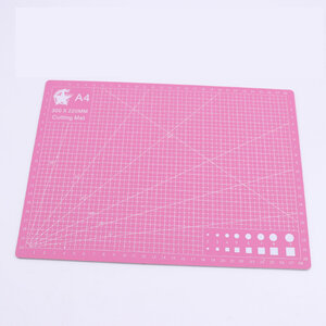 เเผ่นยางรองปั้น รองตัดมี สีฟ้า เเละ ชมพู ให้เลือกค่ะ