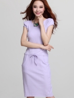 ชุดเดรสสั้น สีม่วง ผ้ายืด คอกลม แขนกุด ไหล่รองฟองน้ำบางๆ เอวเป็นแบบเชือกรูด