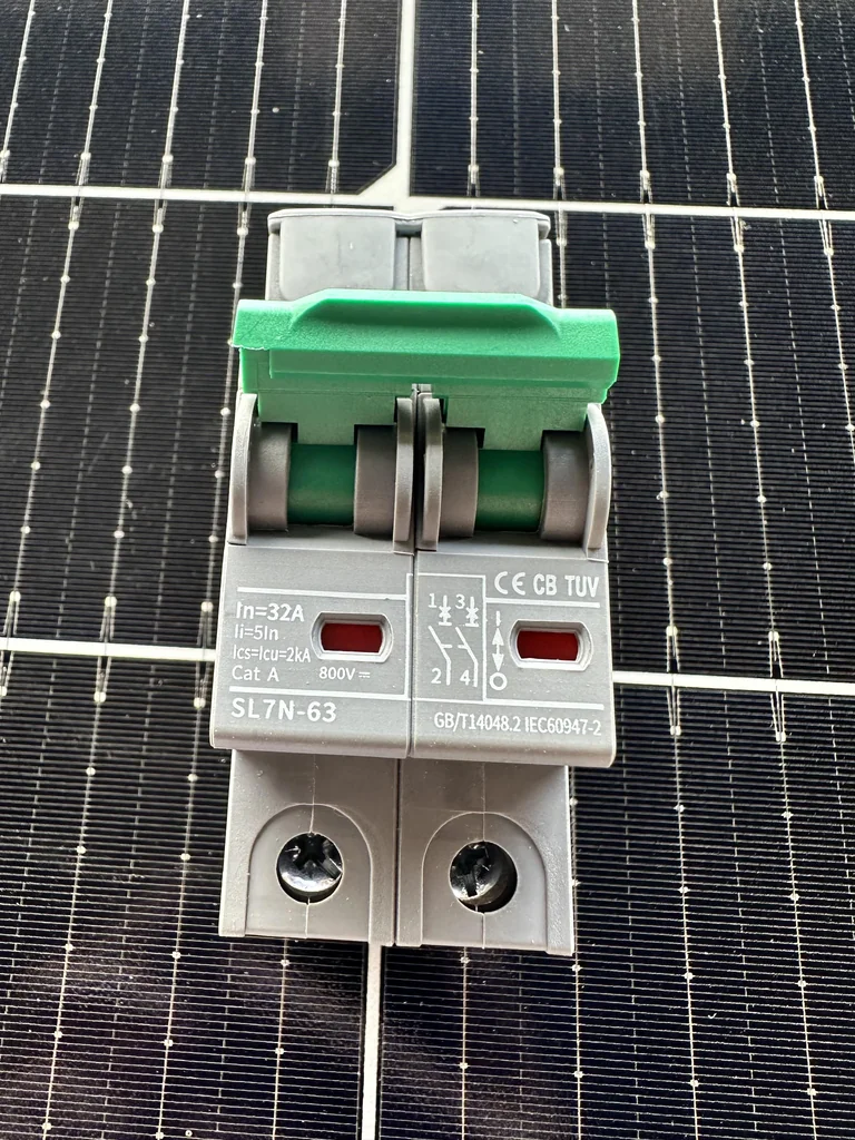 เบรกเกอร์ DC แบรนด์ SUNTREE SL7N-63 ขนาด 25A/2P 800VDC เบรกเกอร์ DC แบรนด์ SUNTREE SL7N-63 ขนาด 25A/2P 800VDC