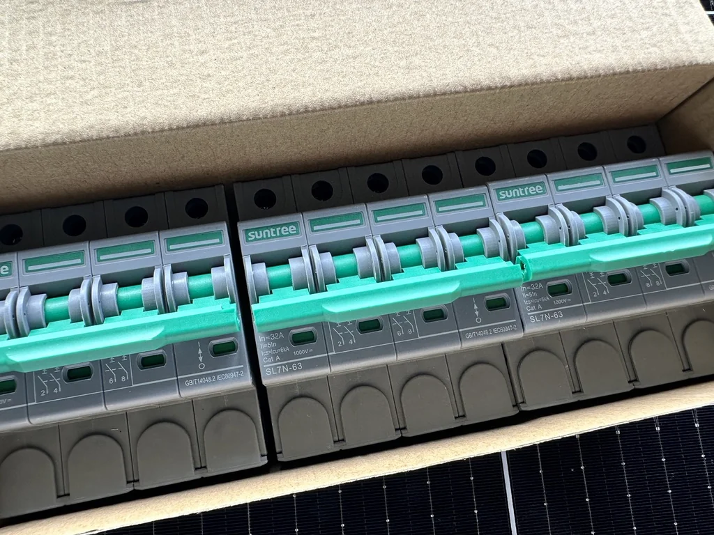เบรกเกอร์ DC แบรนด์ SUNTREE SL7N-63 ขนาด 32A/4P 1000VDC