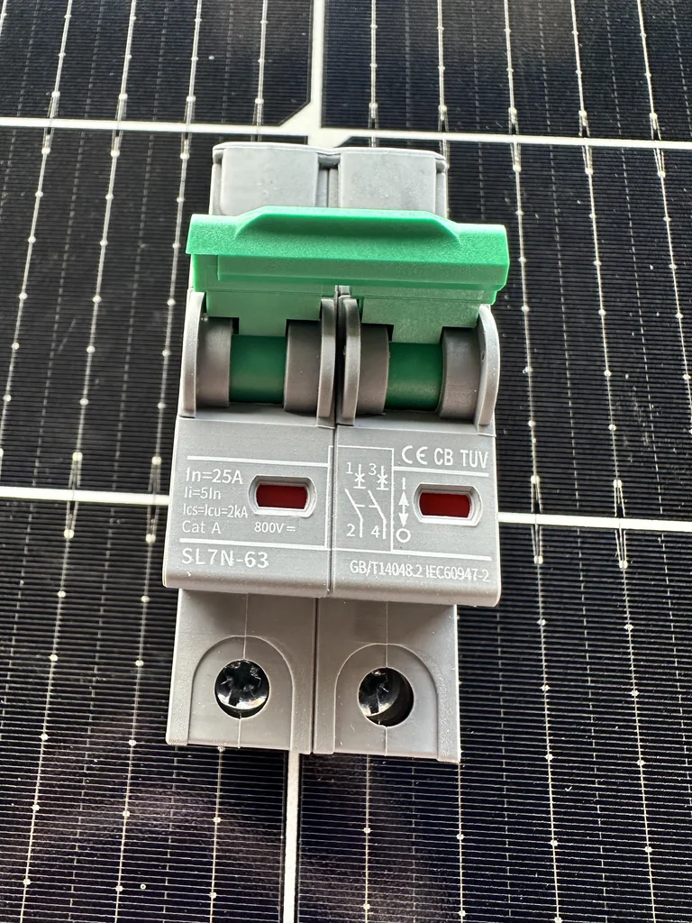 เบรกเกอร์ DC แบรนด์ SUNTREE SL7N-63 ขนาด 32A/2P 800VDC เบรกเกอร์ DC แบรนด์ SUNTREE SL7N-63 ขนาด 32A/2P 800VDC