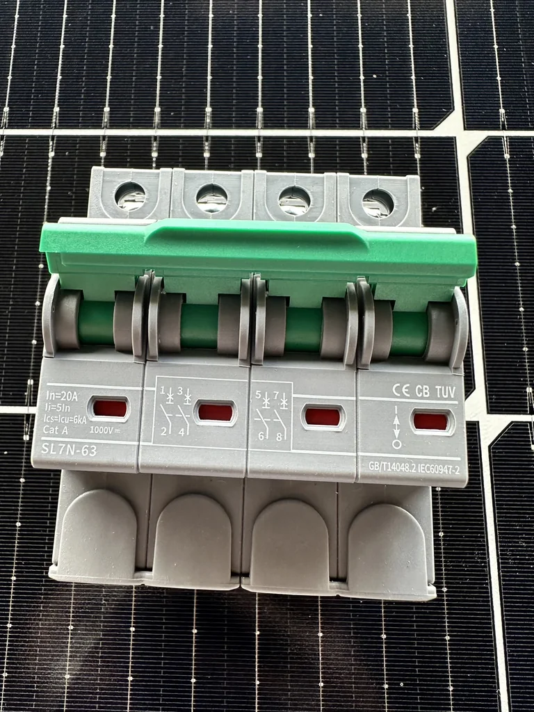 เบรกเกอร์ DC แบรนด์ SUNTREE SL7N-63 ขนาด 20A/4P 1000VDC เบรกเกอร์ DC แบรนด์ SUNTREE SL7N-63 ขนาด 20A/4P 1000VDC